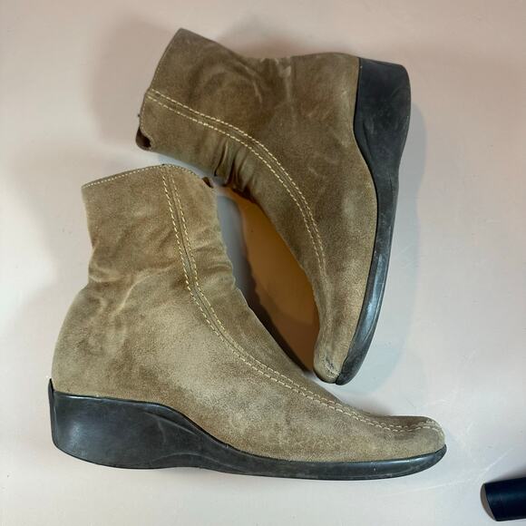 La Canadienne Braydon Tan Suede Boots Booties Wedge Flat Slouch 9 9M - Picture 3 of 10